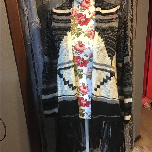 Sweater/wrap - Picture 2 of 3